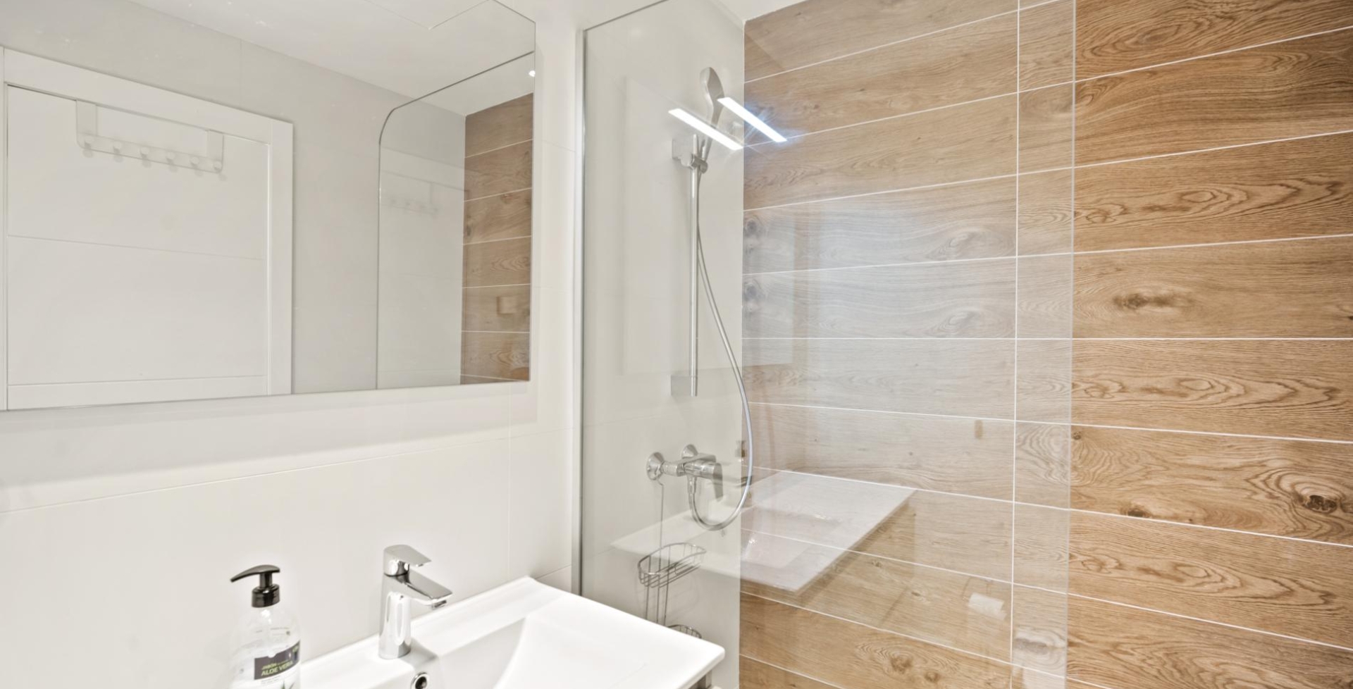 Villa Sand 4 bed – living-shower