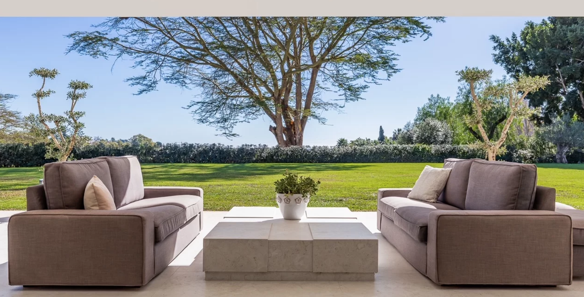 Villa-Soul-6-bedroom-luxury-villa-Marbella-seating-outside