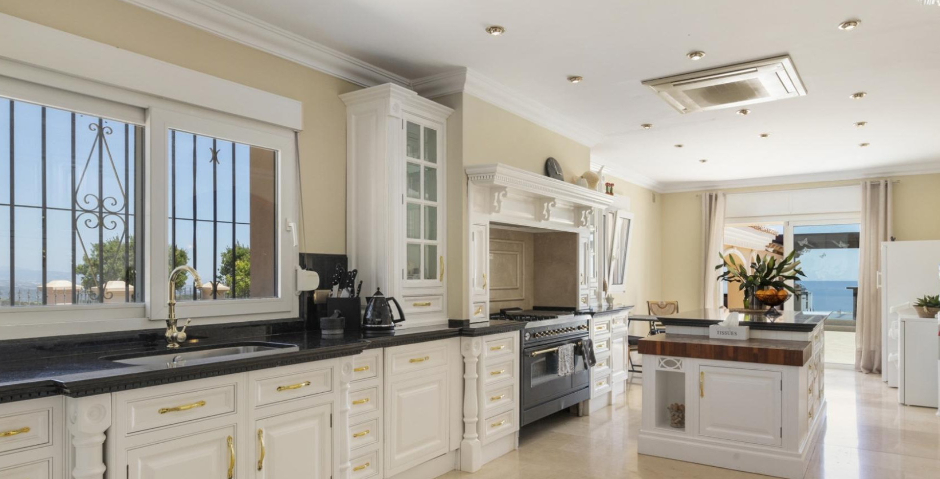 Villa Vista 4 bed – large kitchen