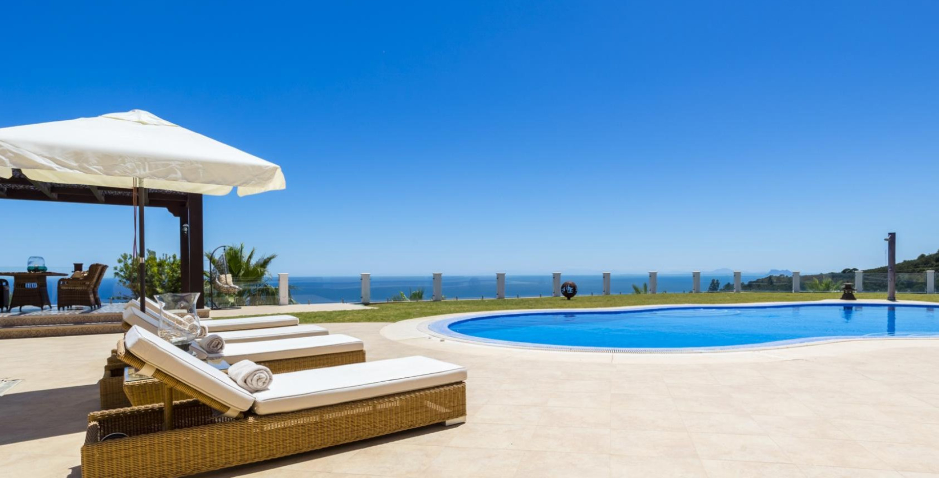 Villa Vista 4 bed – poolside loungers